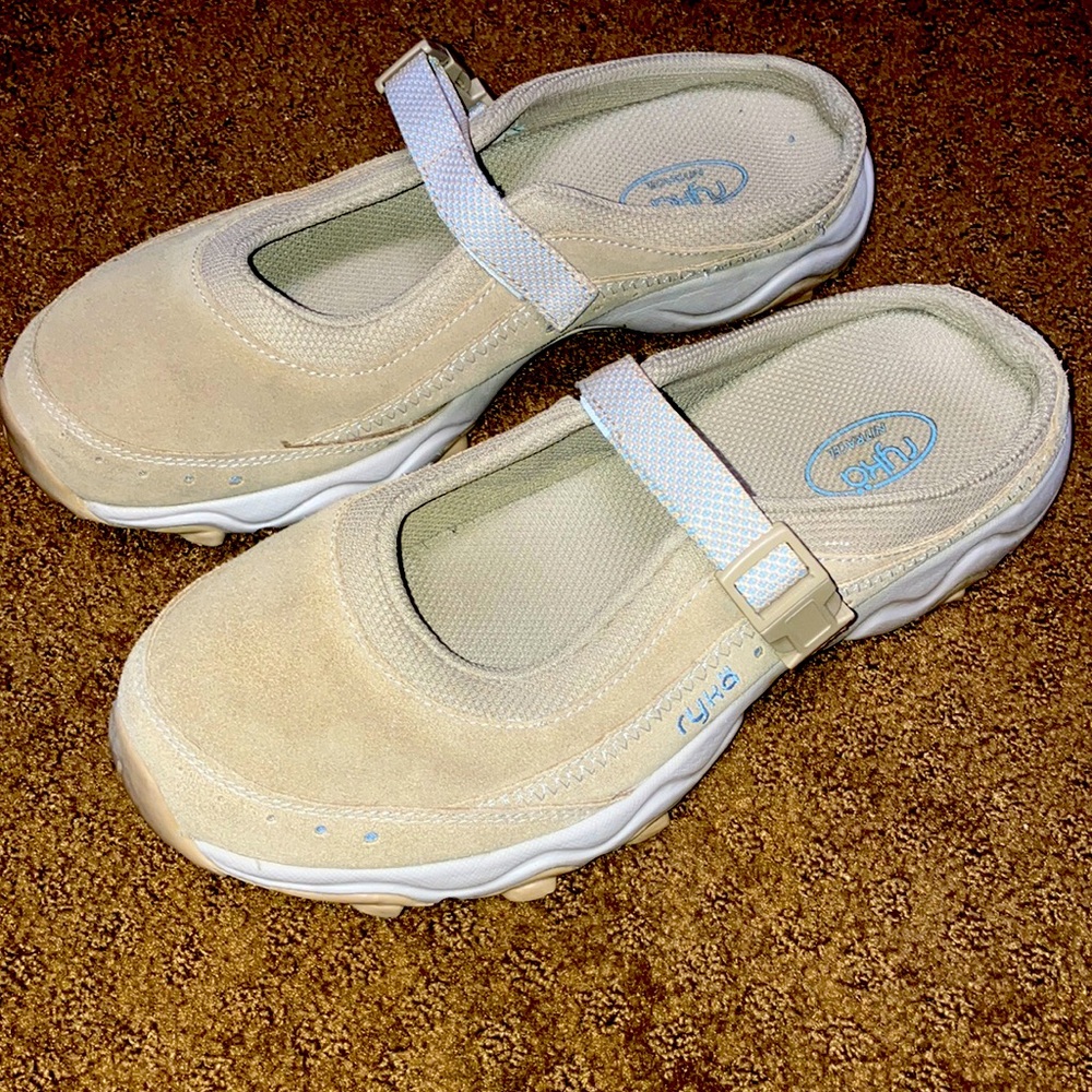 Ryka beige / tan 8.5 is size with white rubber bottoms EUC slip on